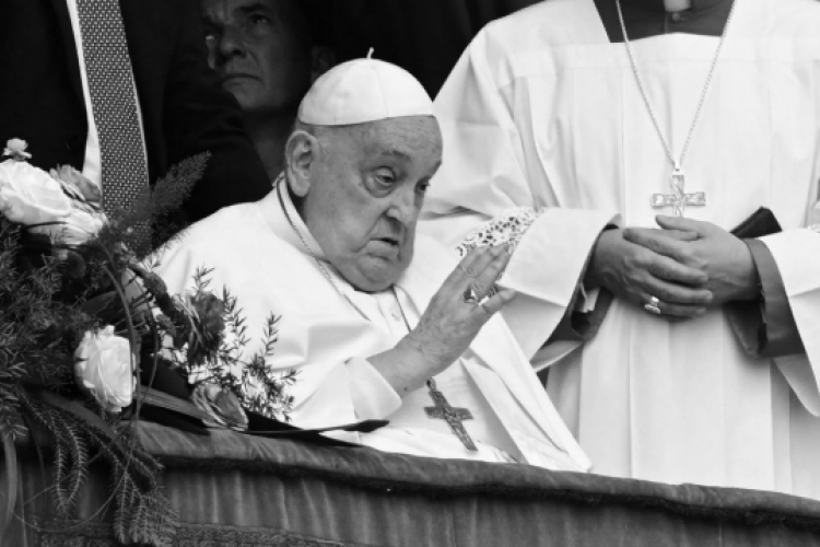 Húsvét hétfőn reggel elhunyt Ferenc pápa