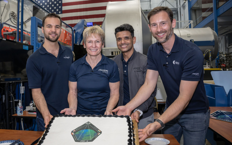 Sikeresen teljesítették a magyar űrhajósok a NASA kiképzését